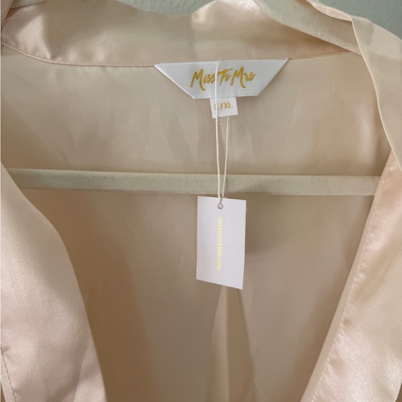 Blush Robe - Picture 4 of 4